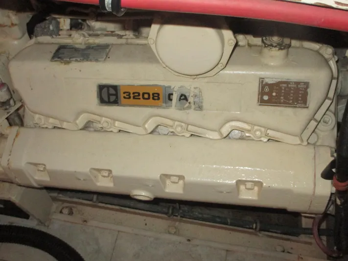  Yacht Photos Pics Engine of 1986 Hatteras 43 Double Cabin, featuring a 3208 model.