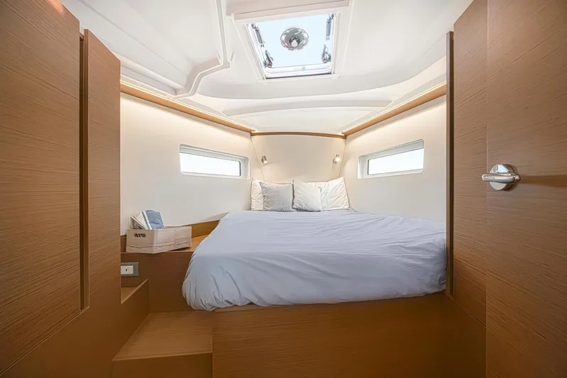  Yacht Photos Pics Interior cabin of 2022 Jeanneau Sun Odyssey 380 yacht, featuring a cozy bed and modern design.