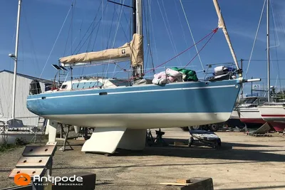 2001 Universal Yachting 40