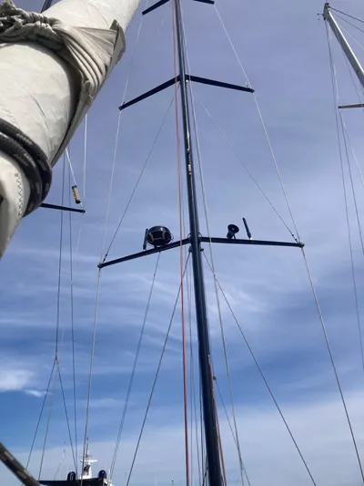 Yacht Photos Pics Sailboat mast of 2022 Solaris 55 against a clear blue sky.