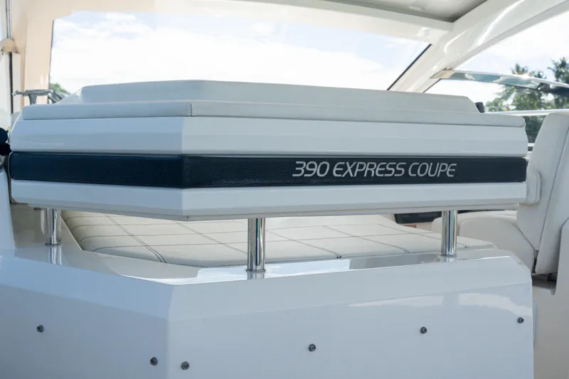 Yacht Photos Pics 2018 Cruisers Yachts 390 Express Coupe interior seating detail.