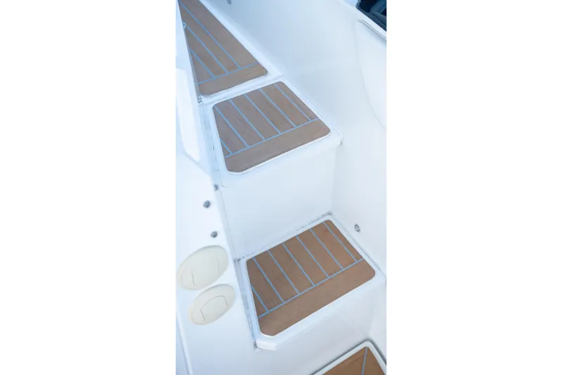  Yacht Photos Pics 2018 Cruisers Yachts 390 Express Coupe steps with teak-style decking.