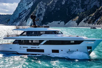 Custom Line Navetta 30