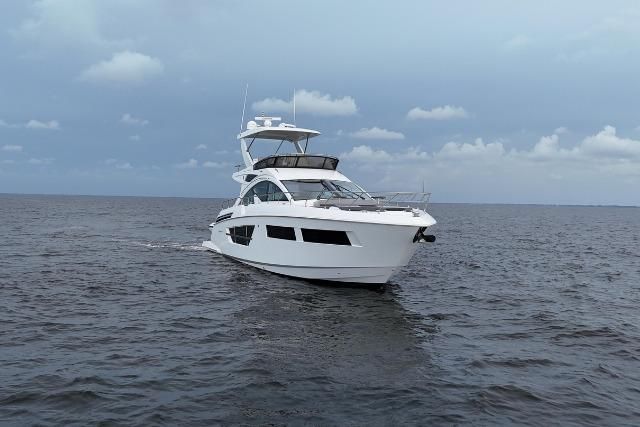 2021 Cruisers Yachts 60 