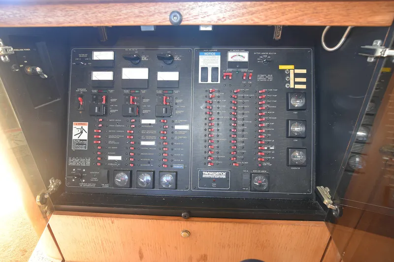 Lady B Yacht Photos Pics 1999 Bayliner 4788 Motoryacht -