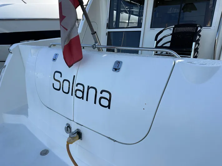 Solana Yacht Photos Pics Bayliner 5288 Pilot House Motoryacht 2000, rear view with "Solana" name and Canadian flag.