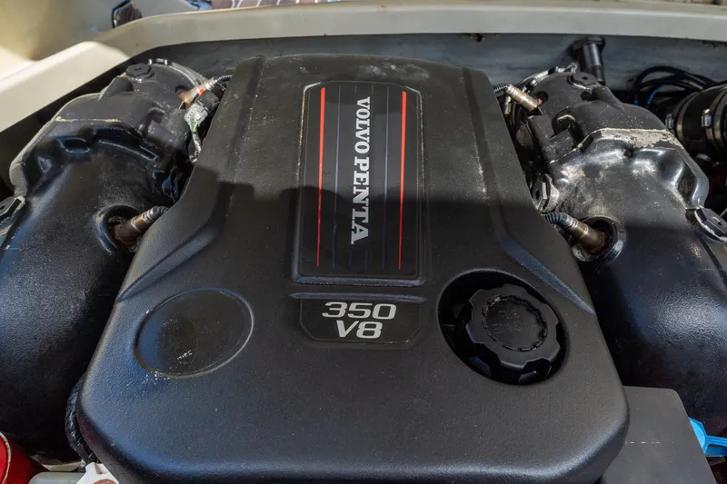  Yacht Photos Pics Volvo Penta 350 V8 engine in 2017 Chris-Craft Corsair 28 Heritage Edition boat.