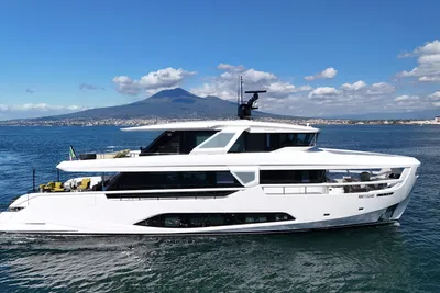 Ferretti Yachts INFYNITO 90