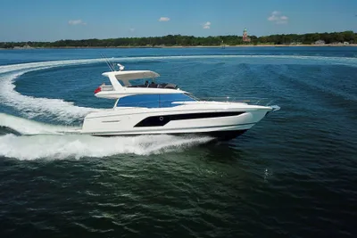 2025 Prestige 590