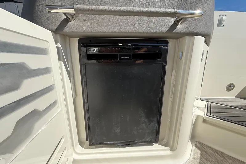  Yacht Photos Pics 2021 Sea Ray SLX 310 boat with built-in Dometic refrigerator.