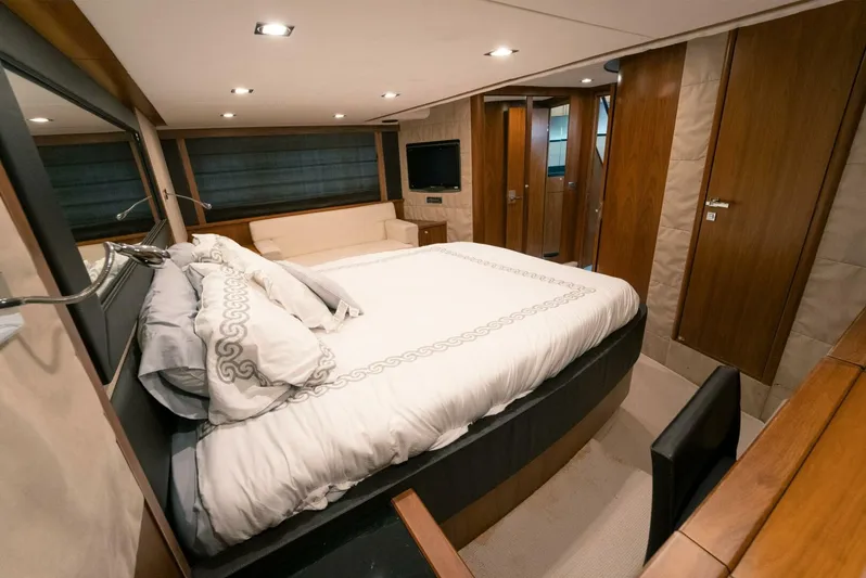 Currency Yacht Photos Pics 