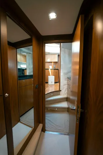 Currency Yacht Photos Pics 