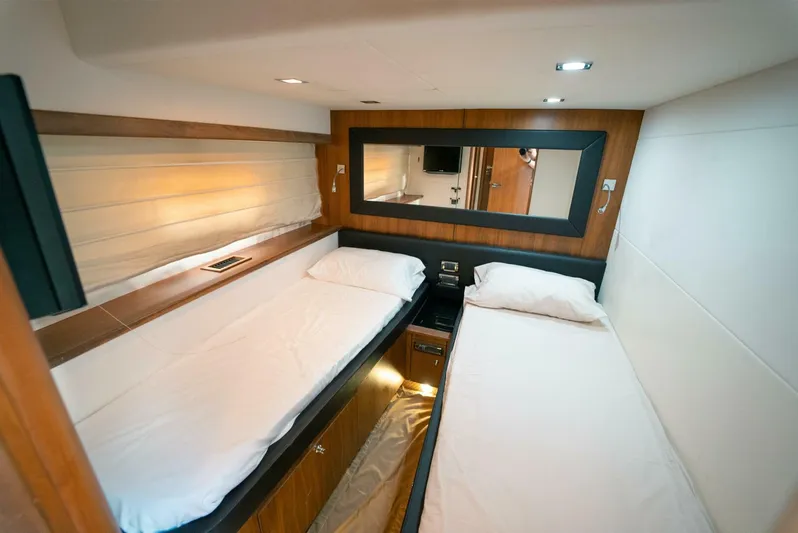 Currency Yacht Photos Pics 