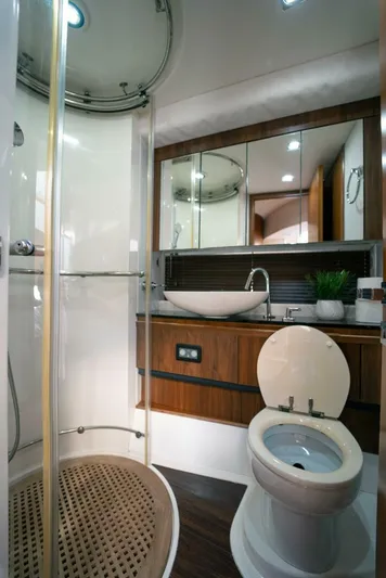 Currency Yacht Photos Pics 