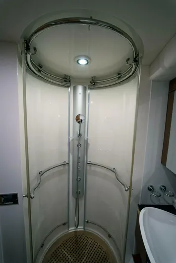 Currency Yacht Photos Pics 