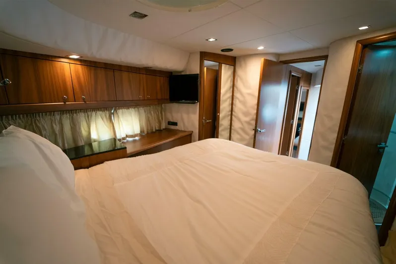 Currency Yacht Photos Pics 