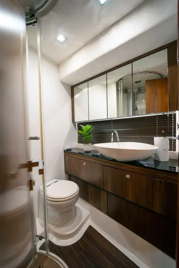 Currency Yacht Photos Pics 