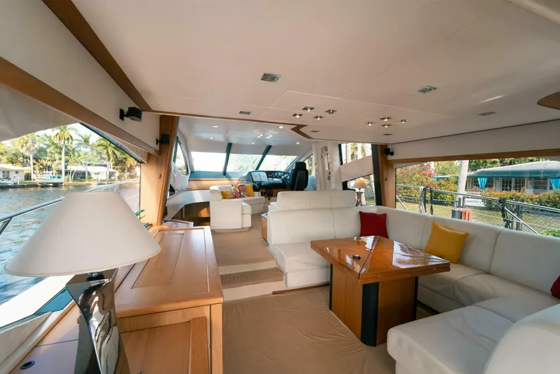 Currency Yacht Photos Pics 