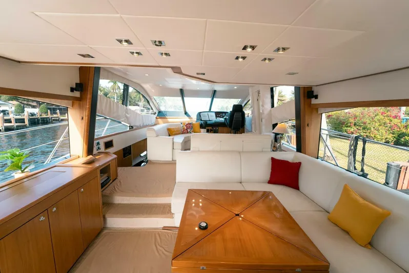 Currency Yacht Photos Pics 