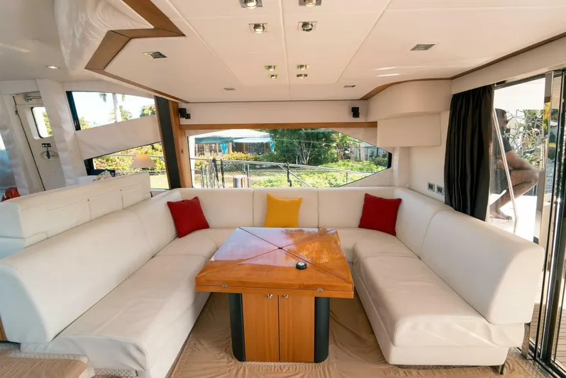 Currency Yacht Photos Pics 