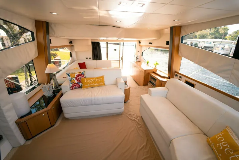 Currency Yacht Photos Pics 