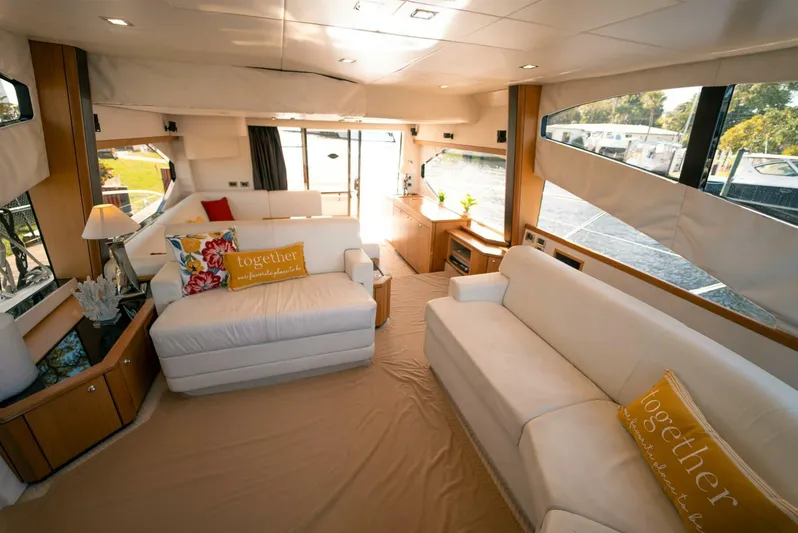 Currency Yacht Photos Pics 