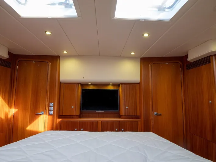 Gulliver Yacht Photos Pics Luxurious 2009 Najad 570 yacht cabin with wood paneling and skylights.