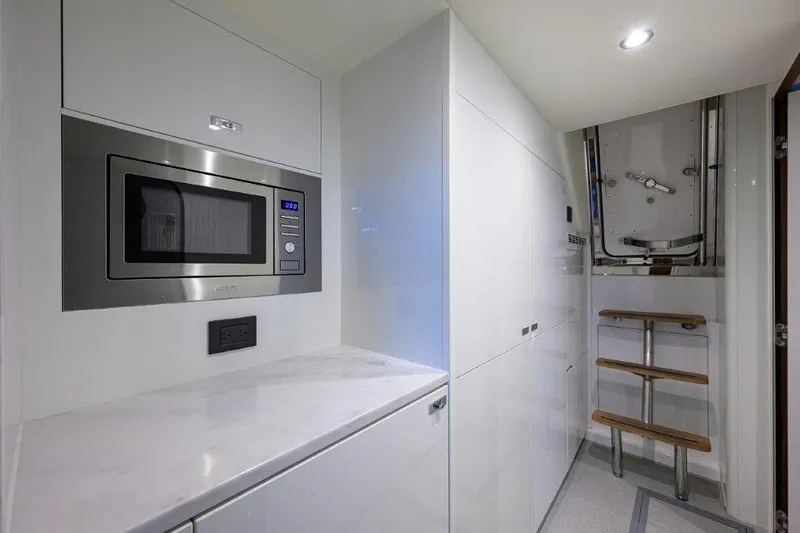  Yacht Photos Pics Princess 78 REAL SLICK - Crew Quarters