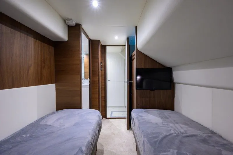  Yacht Photos Pics Princess 78 REAL SLICK - Crew Quarters