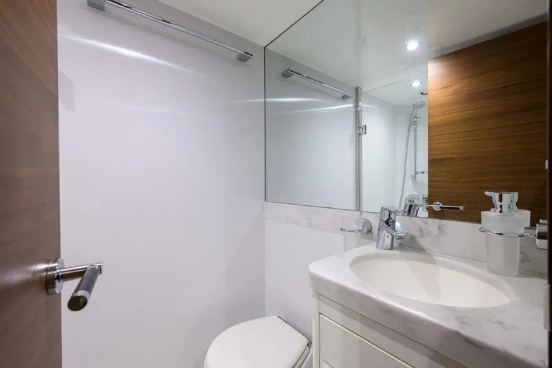  Yacht Photos Pics Princess 78 REAL SLICK - Crew Quarters Head