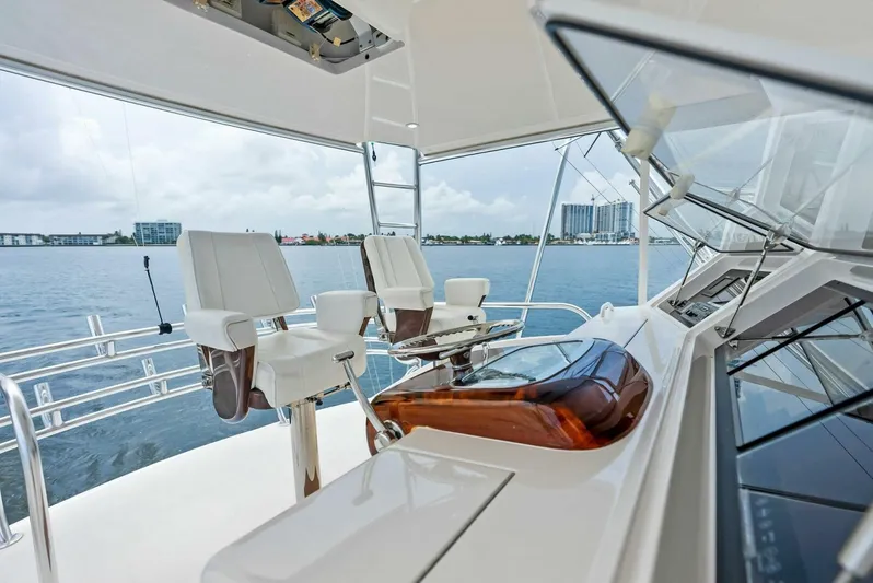 True Grit Yacht Photos Pics 2006 Viking 56 Convertible yacht helm with ocean view and modern seating.