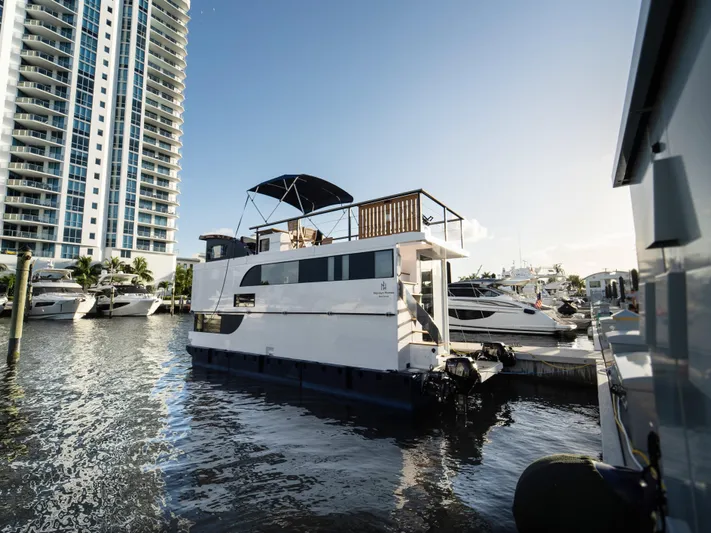  Yacht Photos Pics Modern 2024 Navisyo Homes 28' NAVIS V.08 houseboat docked in urban marina.