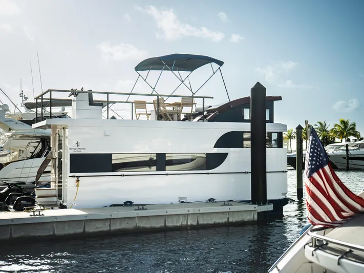  Yacht Photos Pics 2024 Navisyo Homes 28' NAVIS V.08 yacht docked at marina, sunny day.