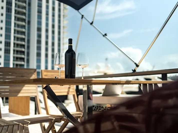  Yacht Photos Pics Outdoor dining setup on 2024 Navisyo Homes 28' NAVIS V.08 yacht.