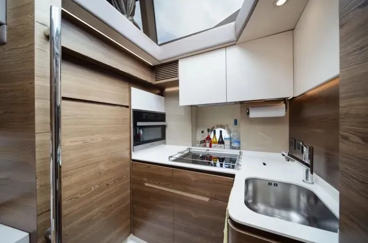  Yacht Photos Pics 2017 Azimut 50 Fly - Image 7