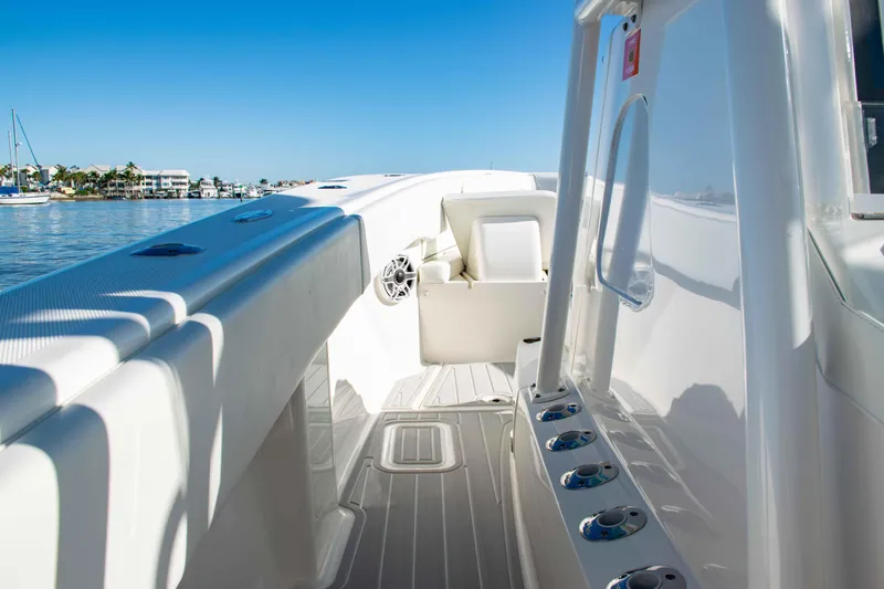  Yacht Photos Pics 2020 SeaVee 370z boat deck with sleek design and ocean view.