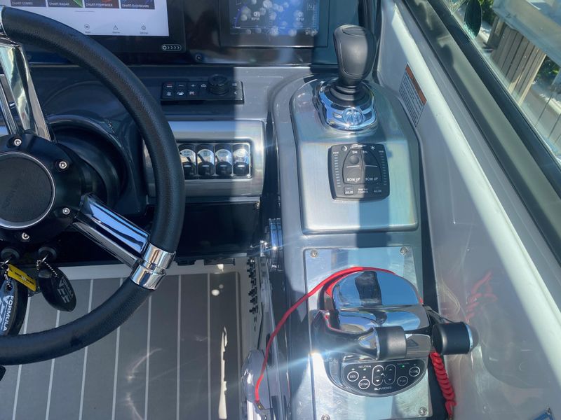 2022 Formula 350 Crossover Bowrider