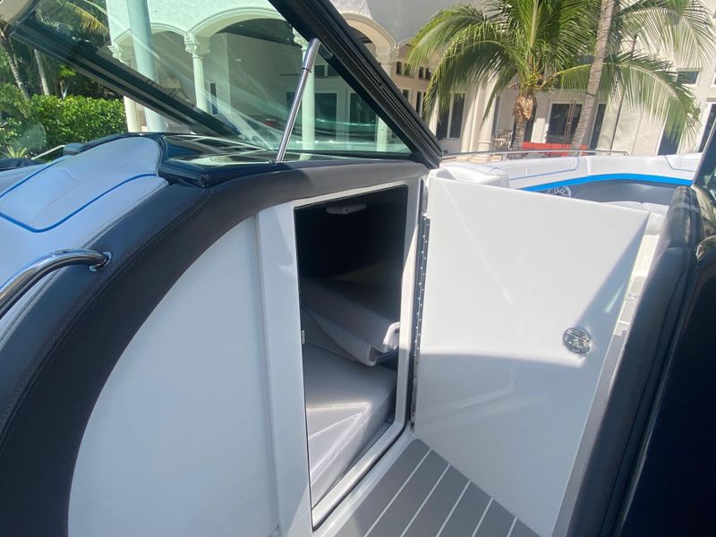 2022 Formula 350 Crossover Bowrider