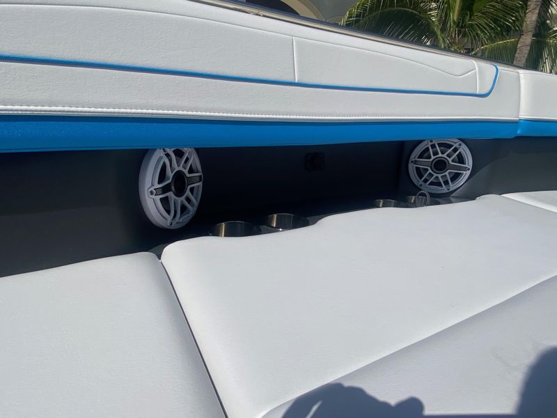 2022 Formula 350 Crossover Bowrider