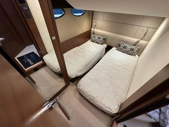  Yacht Photos Pics Princess 60 TTop - Guest twin cabin
