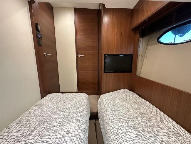  Yacht Photos Pics Princess 60 TTop - Guest twin cabin