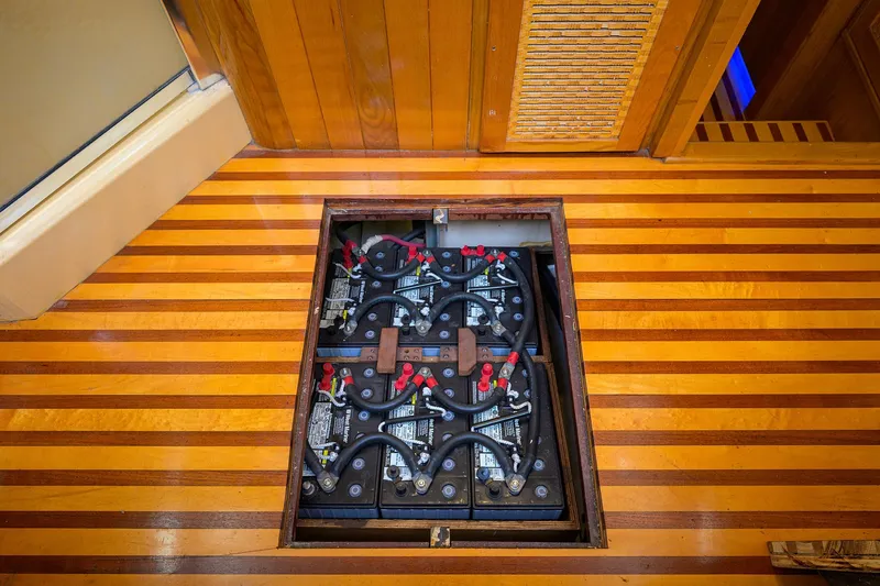 Running On Empty Yacht Photos Pics 