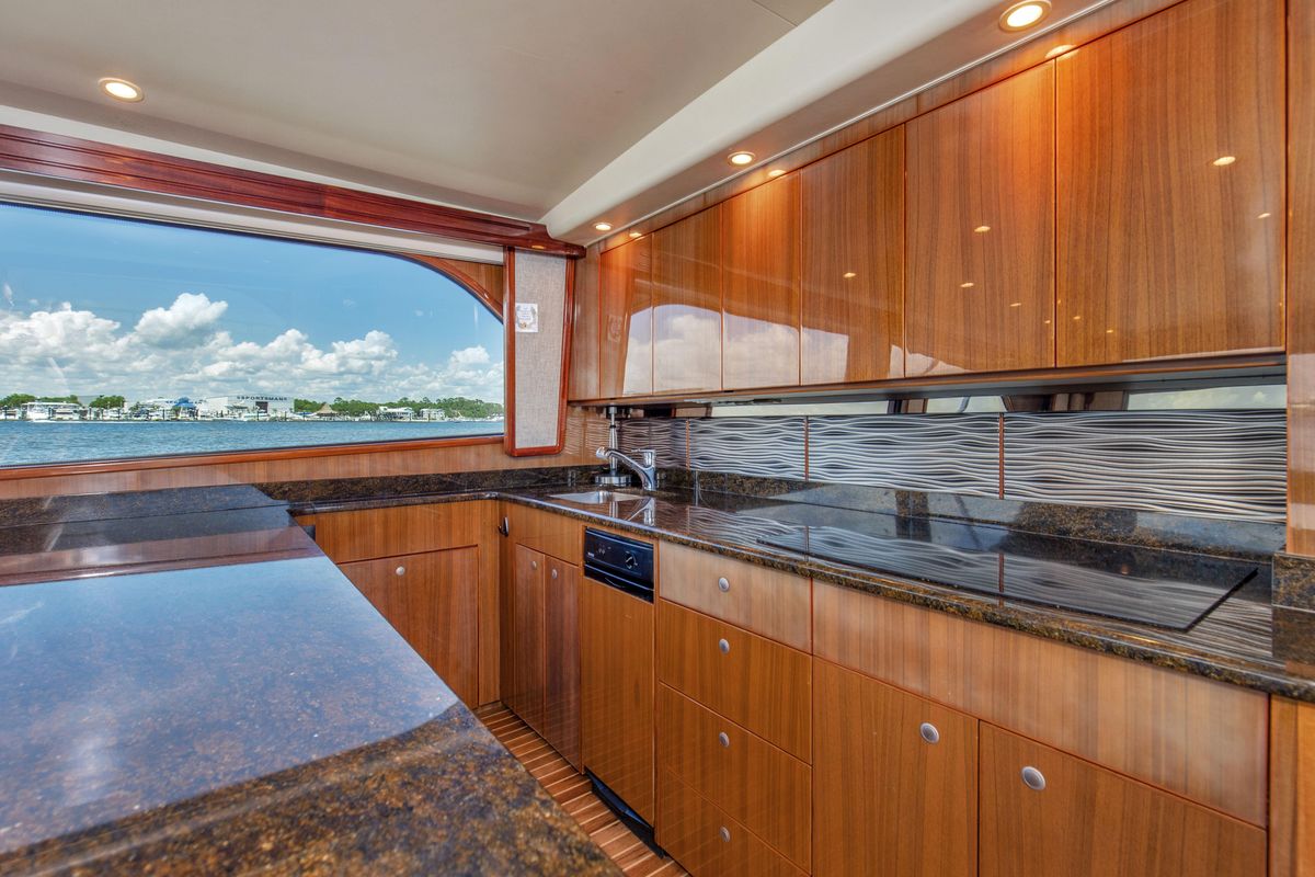 2005 Viking 61 