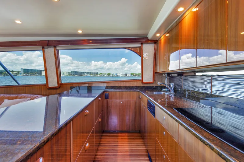 It Don't Matta Yacht Photos Pics 2005 Viking 61 Enclosed Bridge _It Don_t Matta_Salon