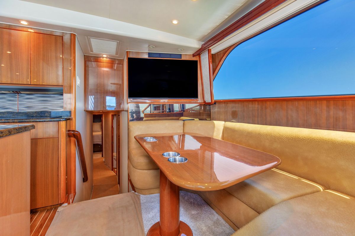 2005 Viking 61 