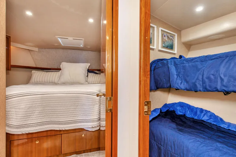 It Don't Matta Yacht Photos Pics 2005 Viking 61 Enclosed Bridge _It Don_t Matta_ Starboard Stateroom