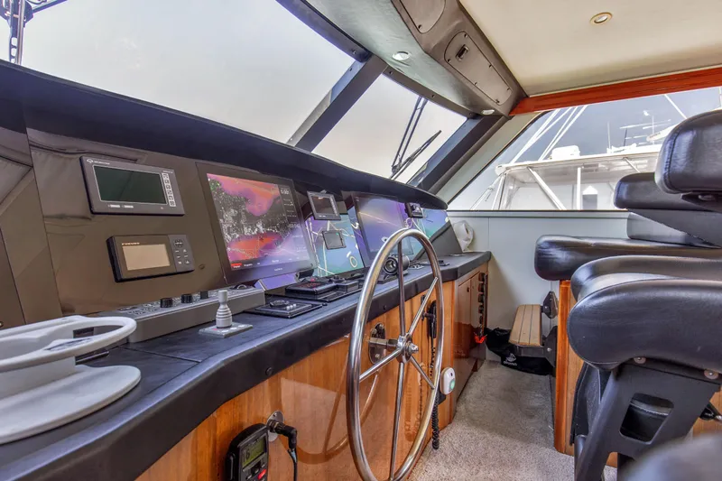 It Don't Matta Yacht Photos Pics 2005 Viking 61 Enclosed Bridge _It Don_t Matta_ Electronics