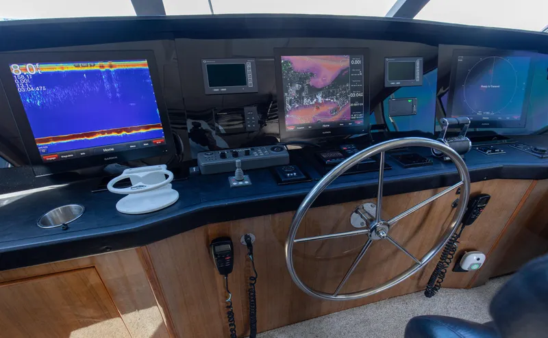 It Don't Matta Yacht Photos Pics 2005 Viking 61 Enclosed Bridge _It Don_t Matta_ Electronics