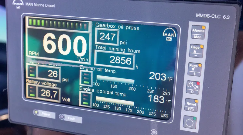 It Don't Matta Yacht Photos Pics 2005 Viking 61 Enclosed Bridge _It Don_t Matta_ Electronics