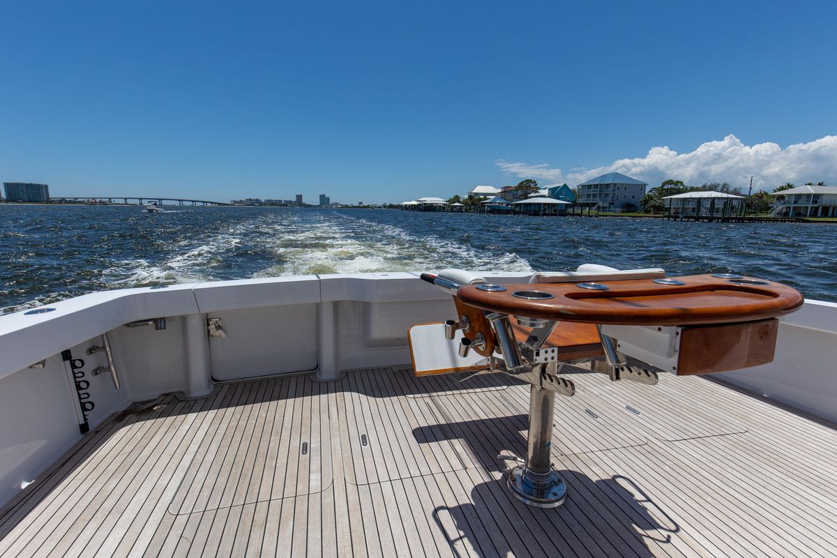 2005 Viking 61 